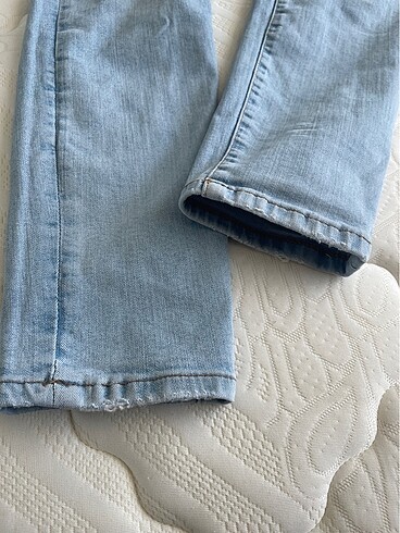 40 Beden mavi Renk Pull and bear erkek kot pantolon