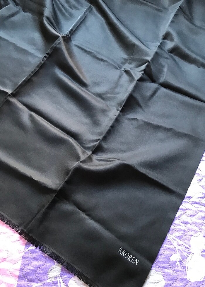 Siyah eşarp kolay şekil alır - Görsel 2