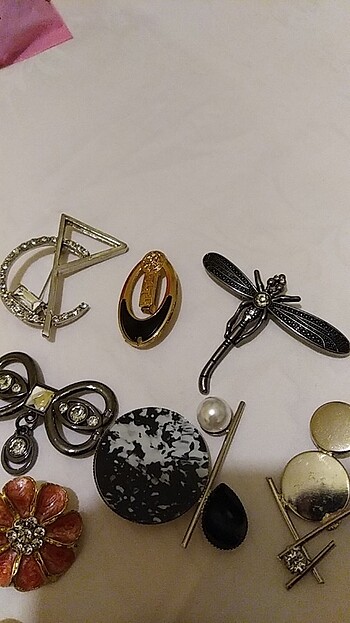 Beden Swarovski taşlı Broş iğne Adet fiyatıdır