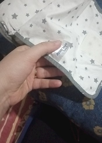 Gri Yıldız Desenli Beyaz Bebek Uyku Destek Yastığı - Görsel 6