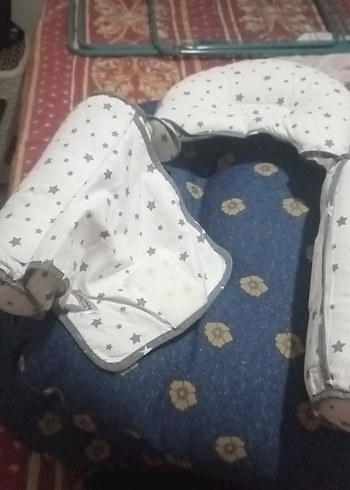 Gri Yıldız Desenli Beyaz Bebek Uyku Destek Yastığı - Görsel 4