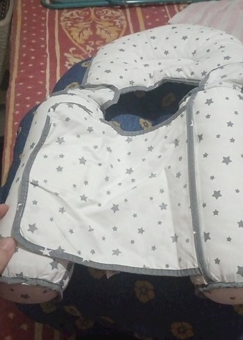 Gri Yıldız Desenli Beyaz Bebek Uyku Destek Yastığı - Görsel 2