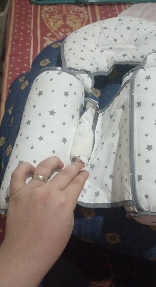 Gri Yıldız Desenli Beyaz Bebek Uyku Destek Yastığı - Görsel 3