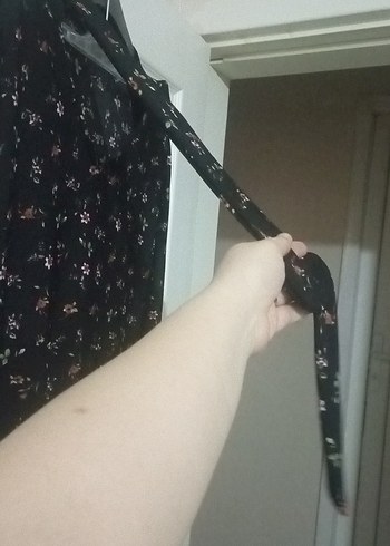 Siyah Çiçekli Uzun V Yaka Elbise - Görsel 4