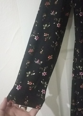 Siyah Çiçekli Uzun V Yaka Elbise - Görsel 3