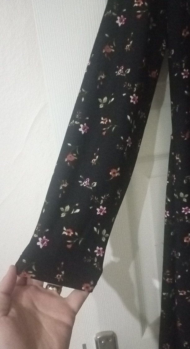 Siyah Çiçekli Uzun V Yaka Elbise - Görsel 3