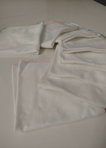 Pastel Kenarlı Beyaz Bebek Önlükleri - Görsel 2