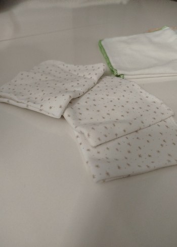 Pastel Kenarlı Beyaz Bebek Önlükleri - Görsel 3