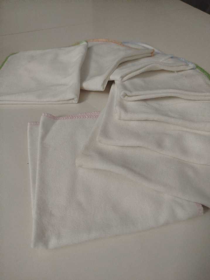 Pastel Kenarlı Beyaz Bebek Önlükleri - Görsel 2