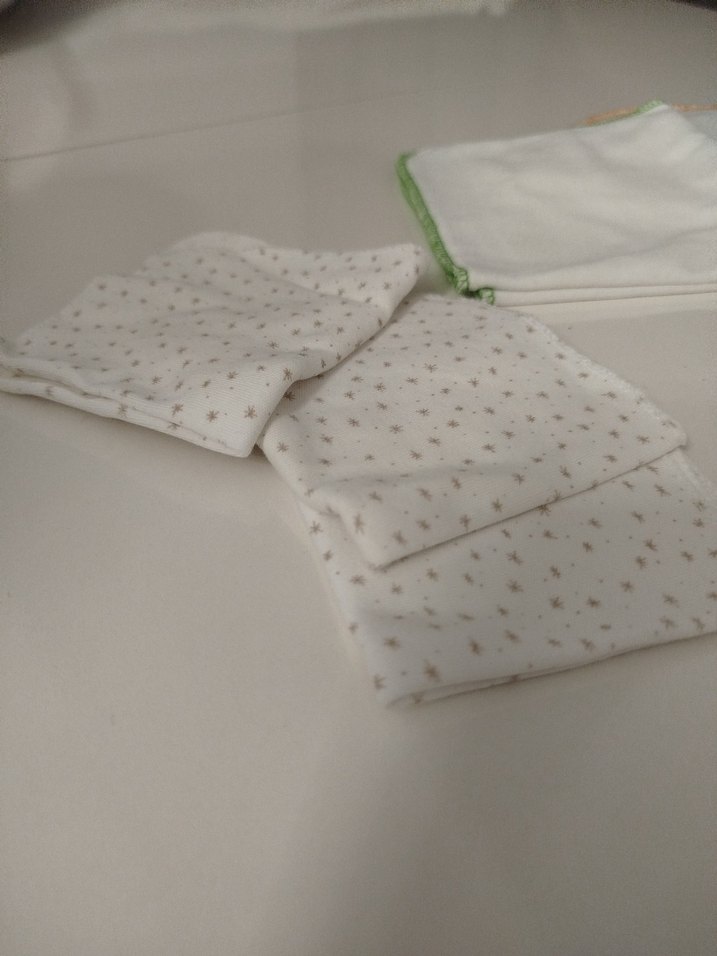 Pastel Kenarlı Beyaz Bebek Önlükleri - Görsel 3