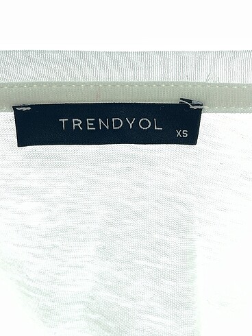 xs Beden beyaz Renk Trendyol & Milla T-shirt %70 İndirimli.