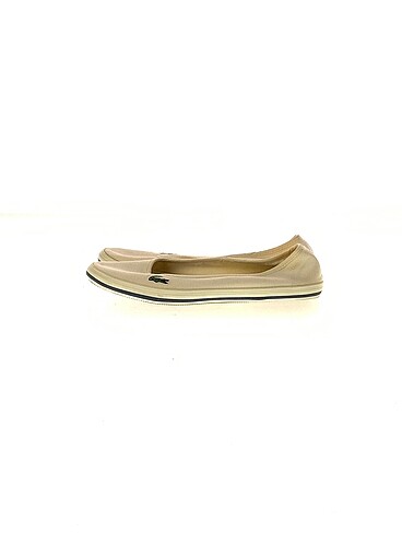 Lacoste Babet %70 İndirimli.