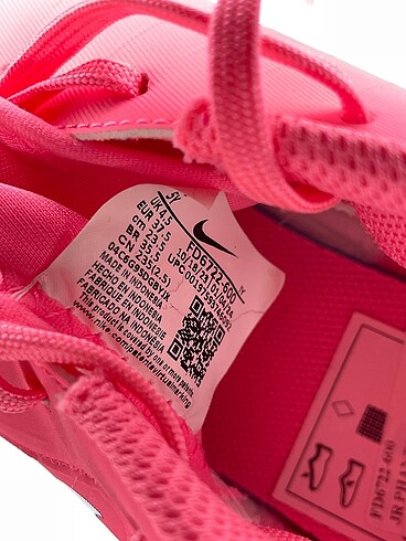 37,5 Beden pembe Renk Nike Spor Ayakkabı %70 İndirimli.