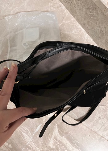 Kemer Detaylı Siyah Süet Kadın Çanta - Görsel 3