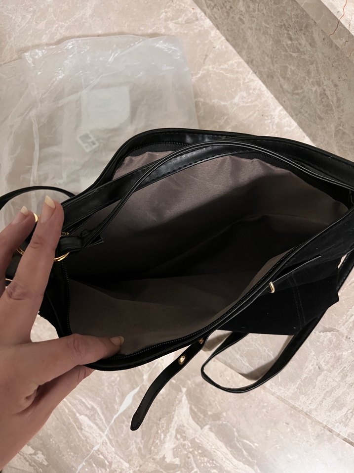 Kemer Detaylı Siyah Süet Kadın Çanta - Görsel 3