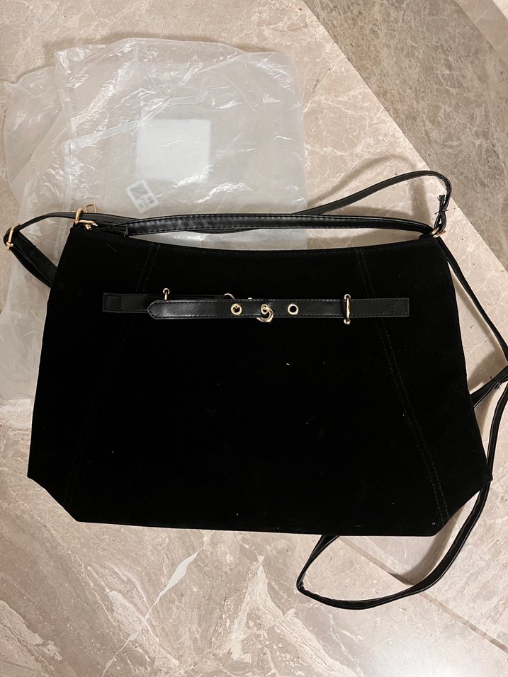 Kemer Detaylı Siyah Süet Kadın Çanta - Görsel 4