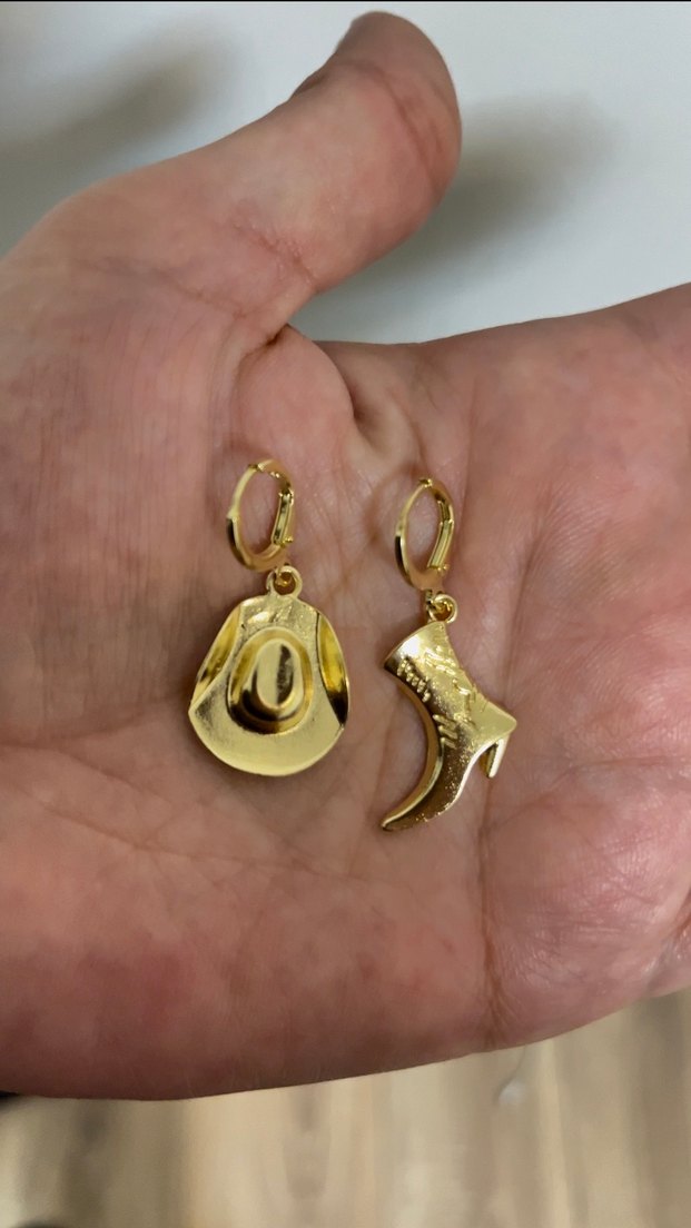 Altın Renkli Mini Kovboy Küpeleri - Görsel 2