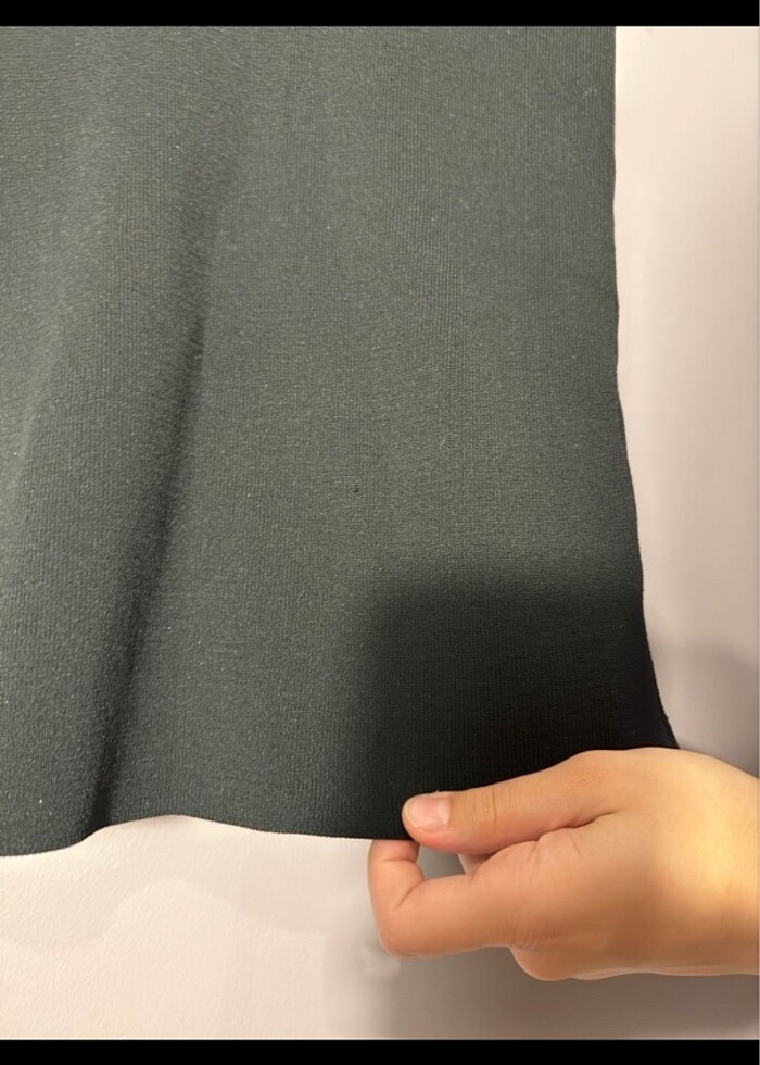 Siyah lazer kesim kolsuz askılı bluz - Görsel 4