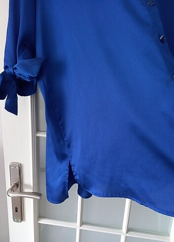 46 Beden mavi Renk Feminia marka saten gömlek 