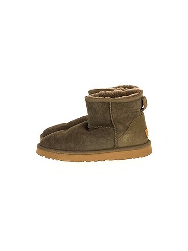 Ugg Bot %70 İndirimli.