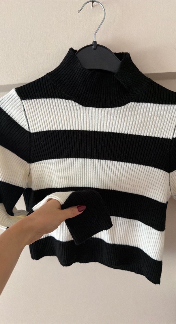 Çizgili Yüksek Yakalı Kadın Triko - Görsel 3