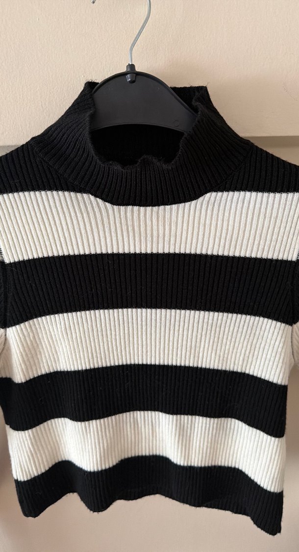 Çizgili Yüksek Yakalı Kadın Triko - Görsel 4