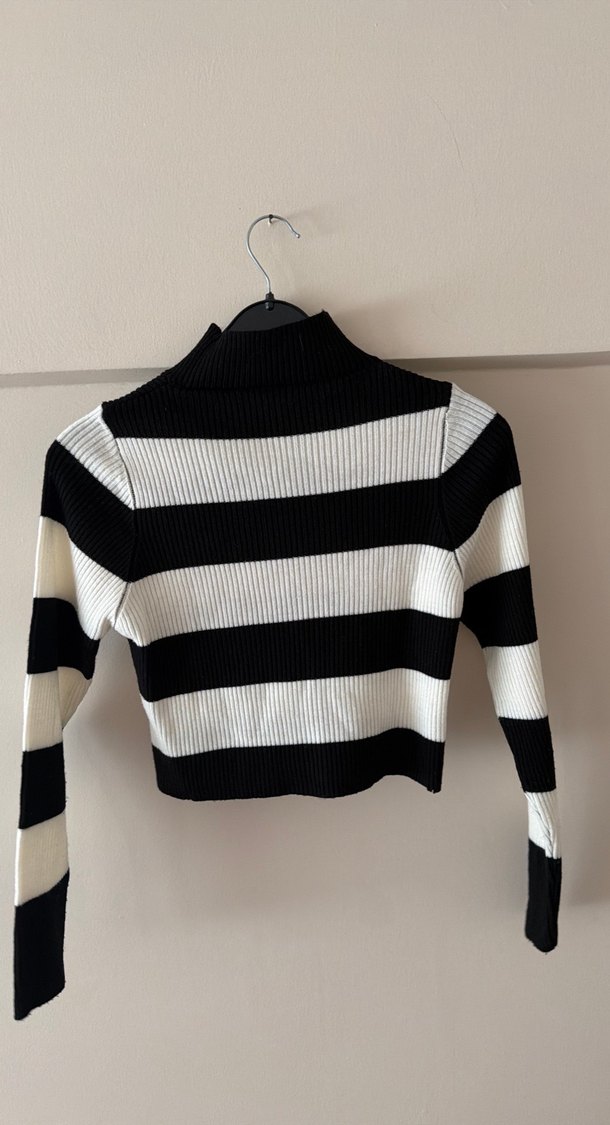 Çizgili Yüksek Yakalı Kadın Triko - Görsel 2