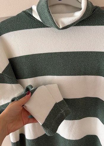 Yeşil Beyaz Çizgili Boğazlı Kadın Kazak - Görsel 3