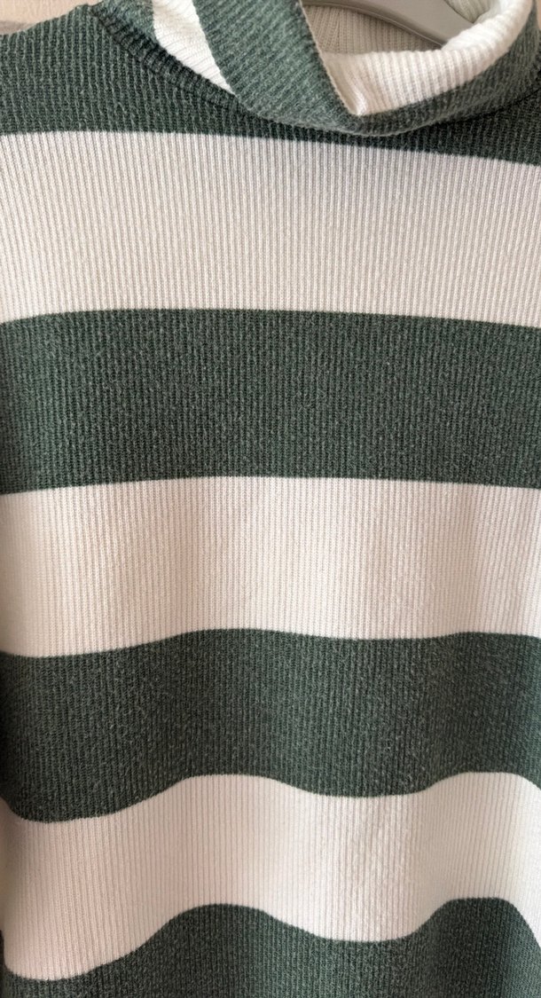 Yeşil Beyaz Çizgili Boğazlı Kadın Kazak - Görsel 2