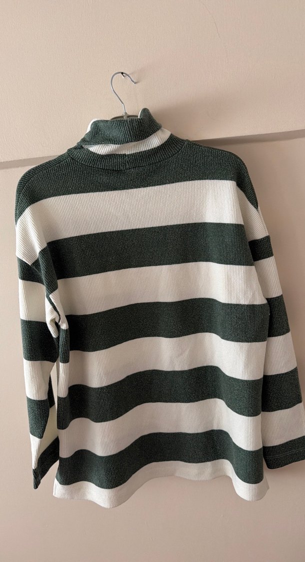 Yeşil Beyaz Çizgili Boğazlı Kadın Kazak - Görsel 4