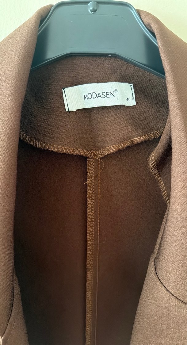 Düğmeli Kısa Kahverengi Kadın Blazer - Görsel 2