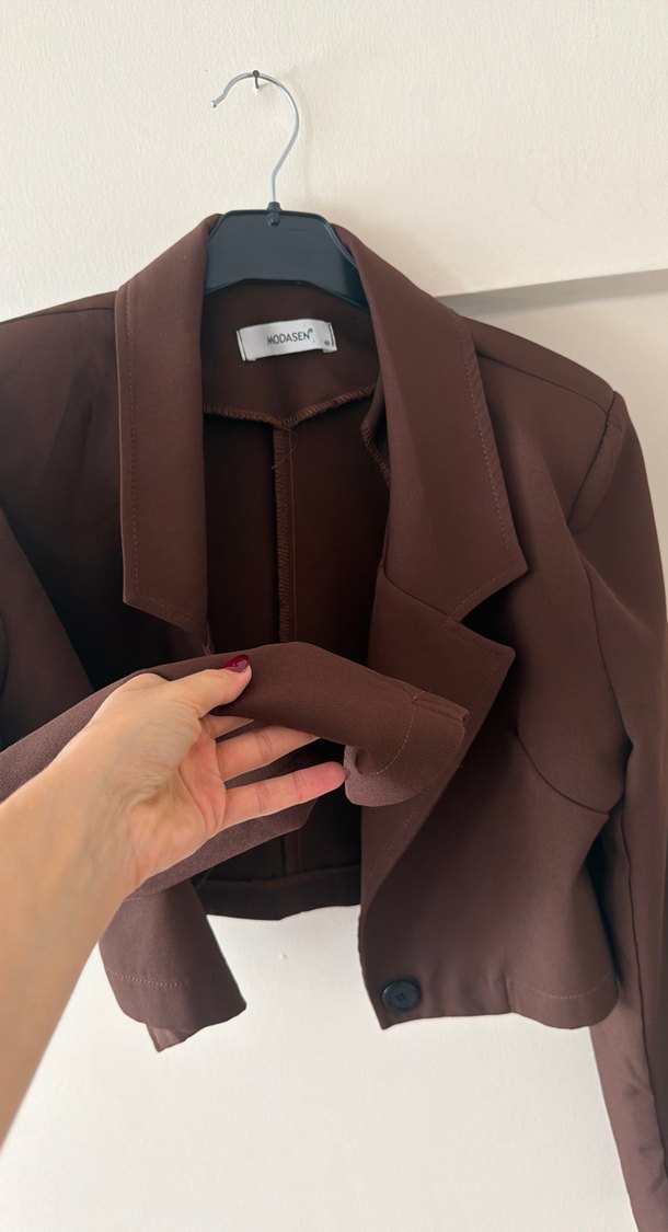 Düğmeli Kısa Kahverengi Kadın Blazer - Görsel 3