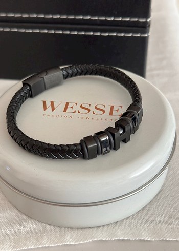Wesse Bileklik