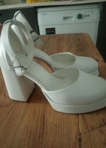 Klasik Beyaz Prenses Gelinlik  tarlatan ve ayakkabı - Görsel 2