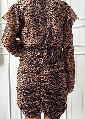 38 Beden Leopar Desenli V Yaka Drapeli Midi Elbise