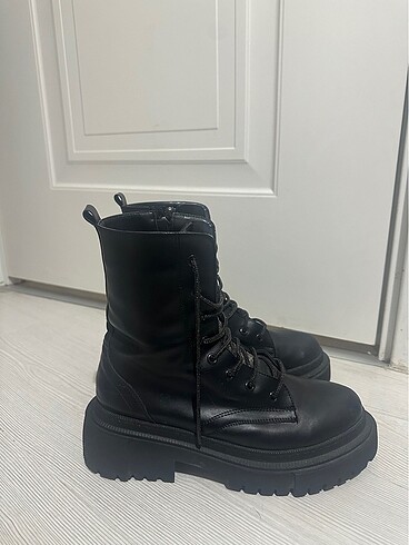 Kadın taşlı bot