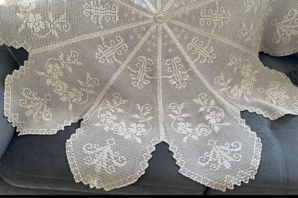 Geleneksel El Yapımı Dantel Masa Örtüsü - Görsel 2