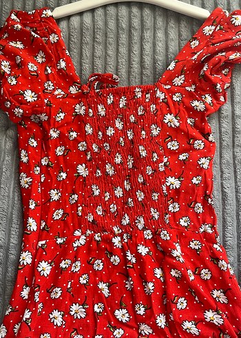 Kırmızı Çiçek Desenli Fırfırlı Kisa Elbise - Görsel 3