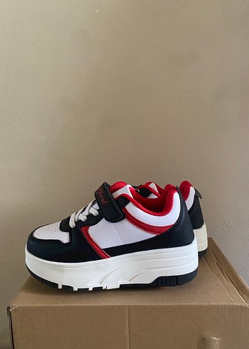 35 Beden Unisex Tekerlekli Paten Ayakkabı Sneaker