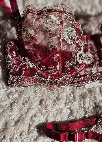 Victoria s Secret Bordo İşlemeli Tül Bralet