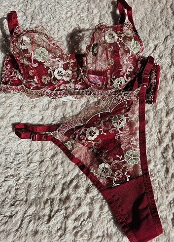 Bordo İşlemeli Tül Bralet