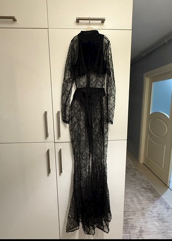 Uzun Siyah Dantel Detaylı Gotik Elbise