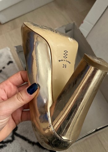 Nine West Altın Renk Metal Tokalı Topuklu Kadın Stiletto
