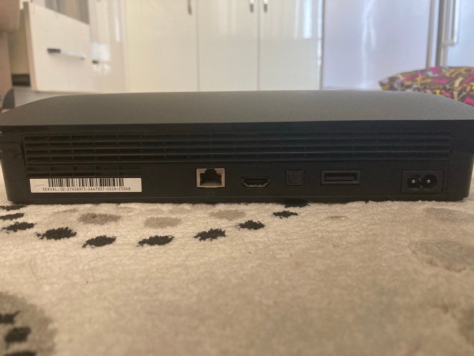 Sony PlayStation 3 Slim Konsol ve 2 Kablosuz Kontrolcü - Görsel 4