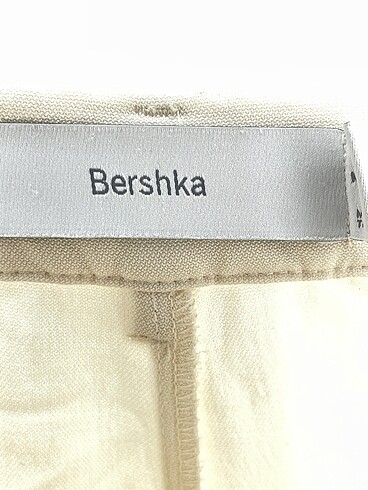 s Beden çeşitli Renk Bershka Düz Kesim %70 İndirimli.