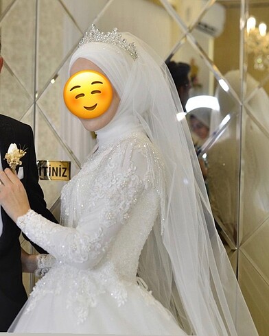 l Beden beyaz Renk Gelinlik, gelin çiçeği, gelin tacı hepsi içinde