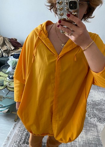 Sarı Kapüşonlu Transparan Kadın Yağmurluk - Görsel 2