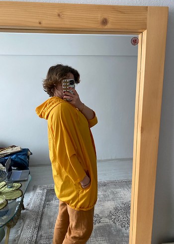 Sarı Kapüşonlu Transparan Kadın Yağmurluk - Görsel 3