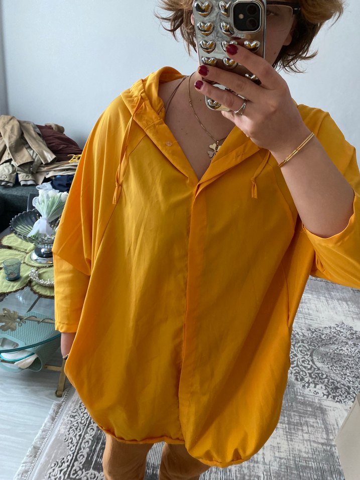 Sarı Kapüşonlu Transparan Kadın Yağmurluk - Görsel 2