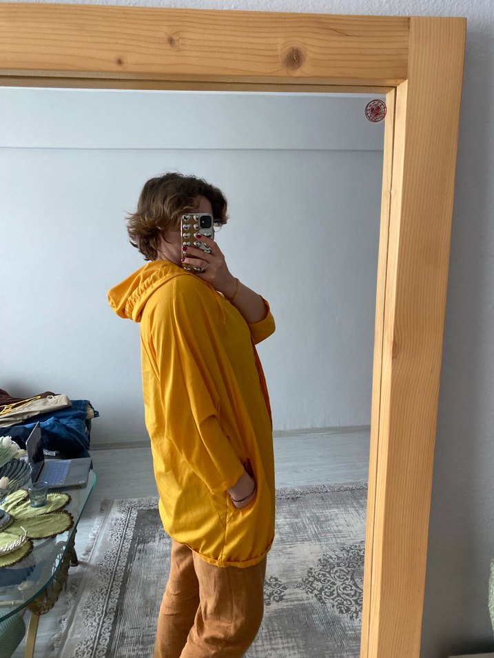 Sarı Kapüşonlu Transparan Kadın Yağmurluk - Görsel 3